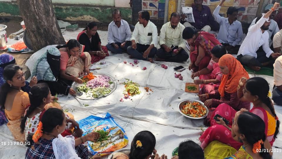 strikeofsamagrashikshaabhiyanemployeescross24daysintelangana