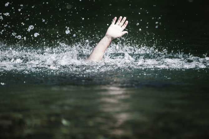 teenagerdrownsinswimmingpoolonhyderabadoutskirts