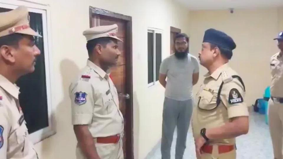 citypoliceconductsmassivelodgehotelchecksoperationkavach