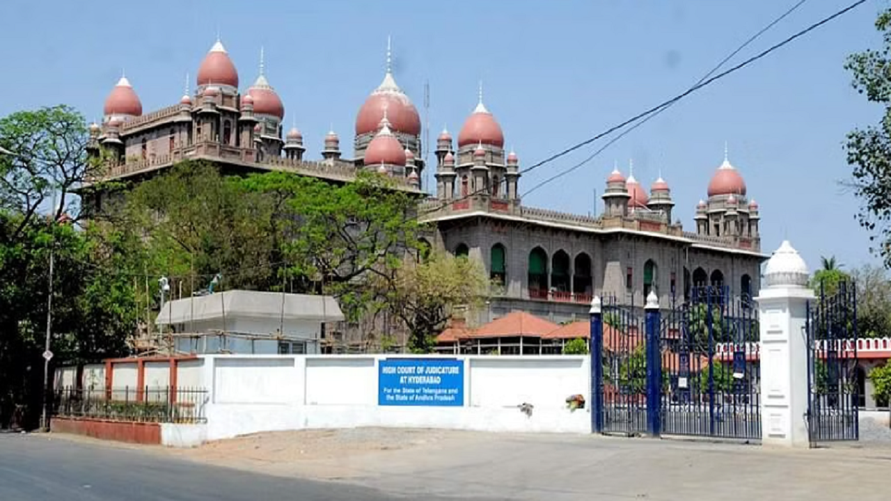 hcissuedbailablewarrantsagainstalampurtahasildar