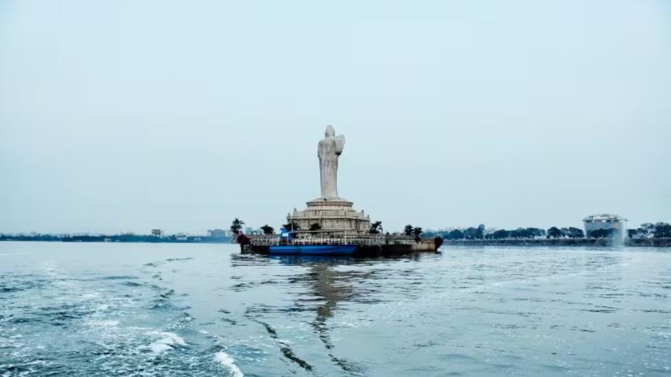 Auto Driver Rescues Six-Year-Old Girl Thrown Into Hussain Sagar