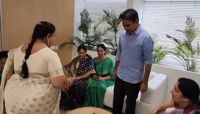 telanganawomen’scommissionmemberstierakhitoktrgetnotice!