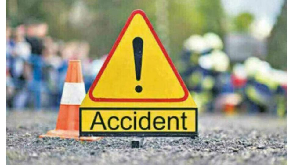 Software employee killed in road accidednt near Aziz Nagar