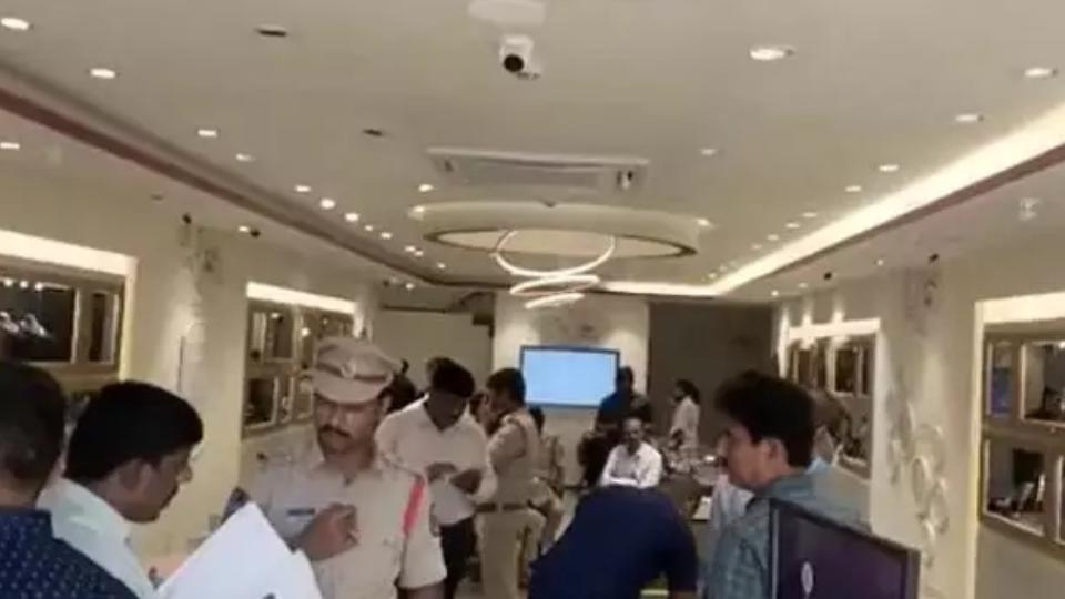 Gold, Diamonds Worth Rs 1 Crore Stolen 