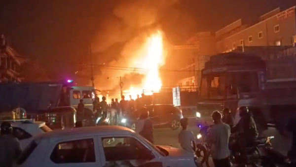 fireengulfsuppalcommercialcomplex