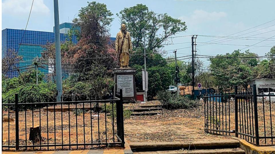 GHMC relocates Narasimha Rao statue for KBR Park infra project