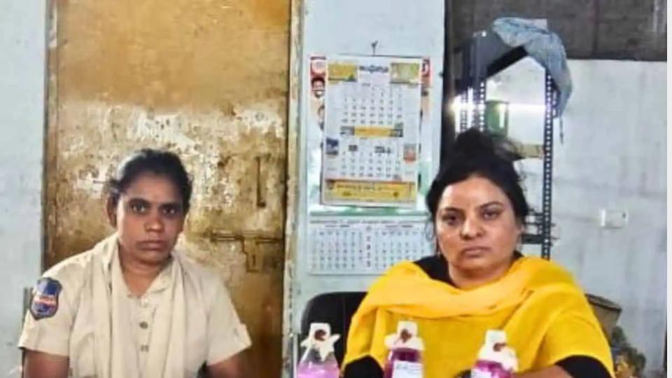 telanganaexciseofficerscaughtforrs45kbriberyinnirmal
