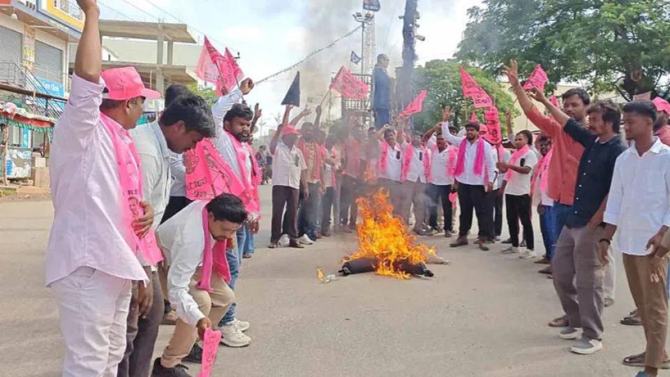 brsleadersplacedunderhousearrestaheadofcm?stourinnagarkurnool