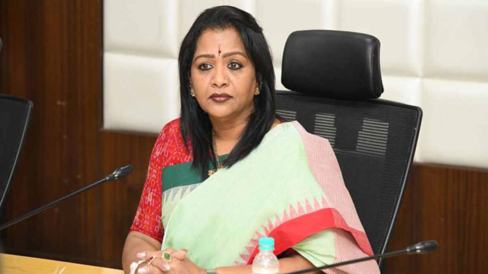 hyderabadmayorinauguratesccroadworksrenovatedparks