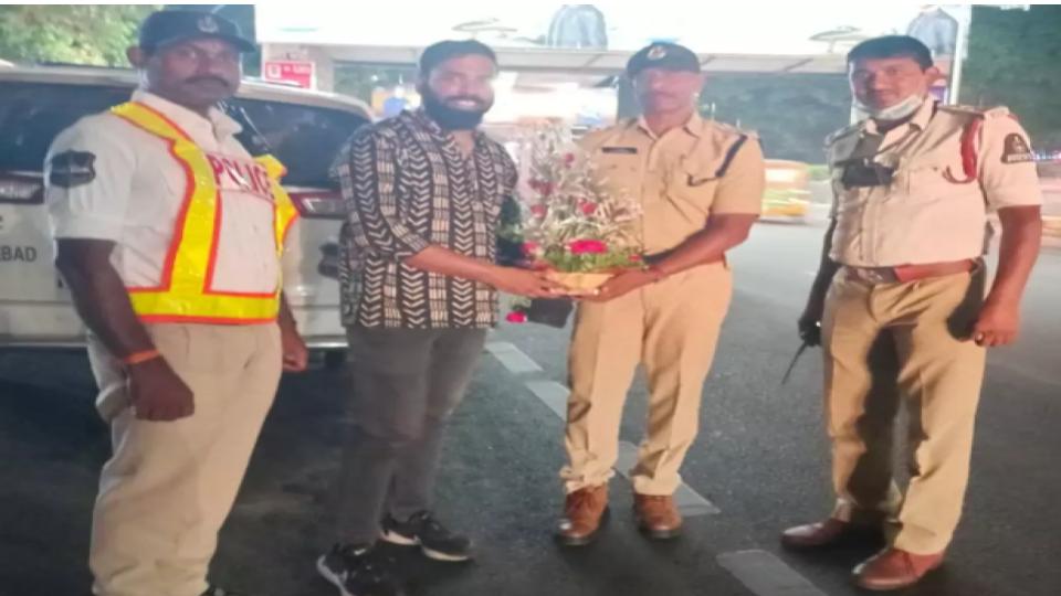 Hyderabad Traffic Police Felicitates Google Employee For Helping Woman On YMCA Flyover