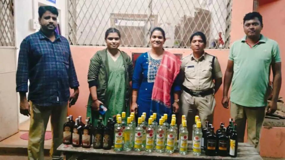 44 illegal liquor bottles seized at Secunderabad railway station