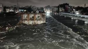 Musi flood debris blocks Moosarambagh bridge in Malakpet, GHMC yet to act