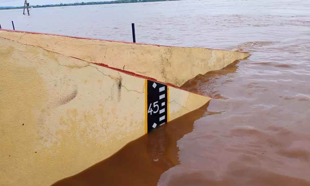 godavaririverflowsabovewarninglevel