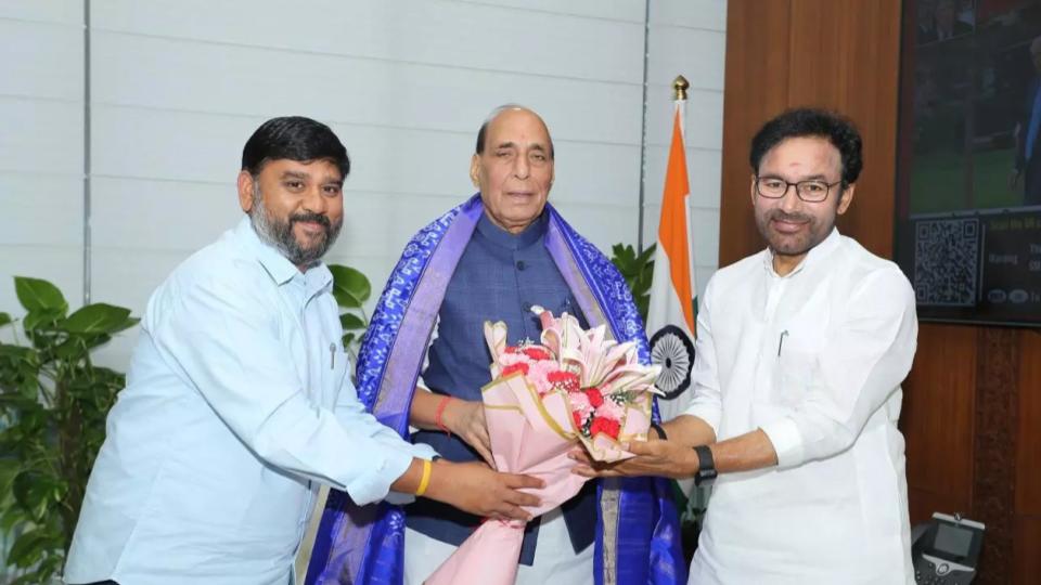 kishanreddymeetsrajnathsinghoveradilabadairportdevroadmap