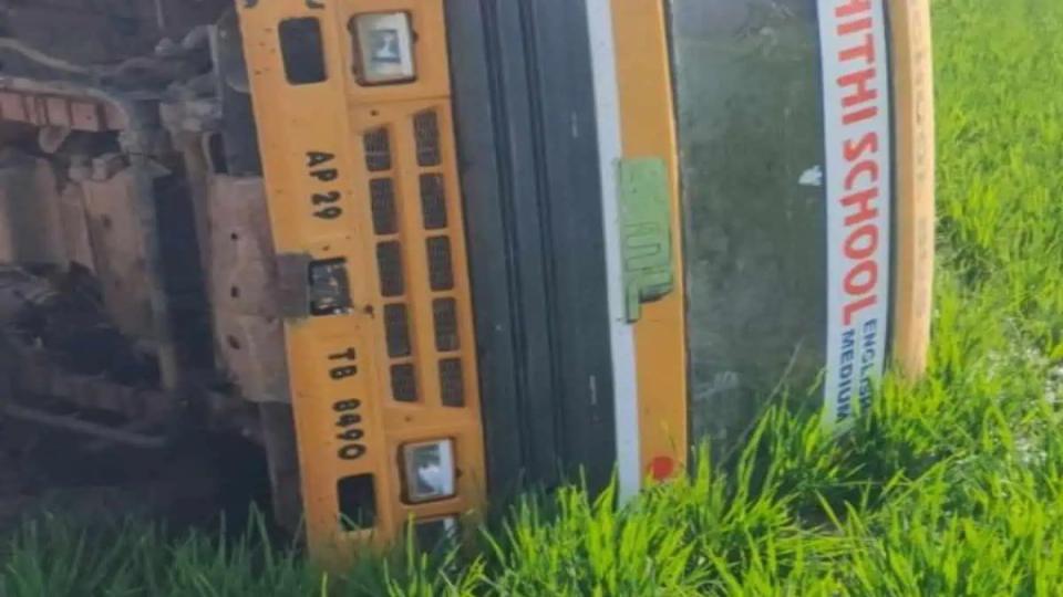 schoolbusdrivenbycleaneroverturnsinnizamabad
