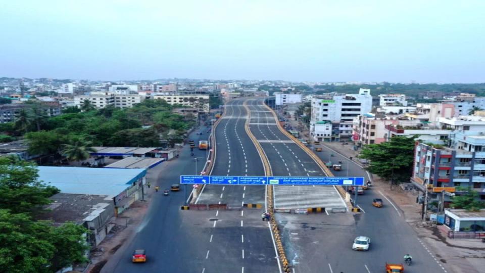 nehruzooparkvisitorsstruggletocrossafterflyoverinauguration