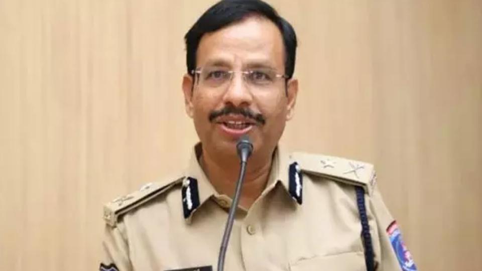 hyderabadcpsajjanarwarnsagainstneglectofelderlyparents