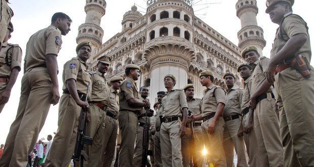 elaboratesecurityarrangementsmadeforimmersionofganeshidolsinhyderabad