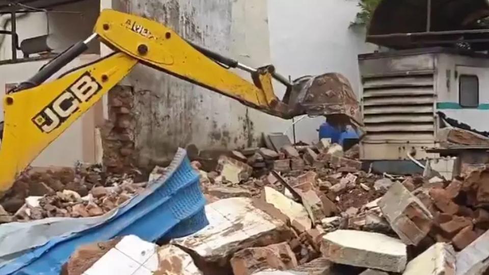 HYDRAA Demolishes Houses in Pedda Cheruvu FTL in Ramanthapur