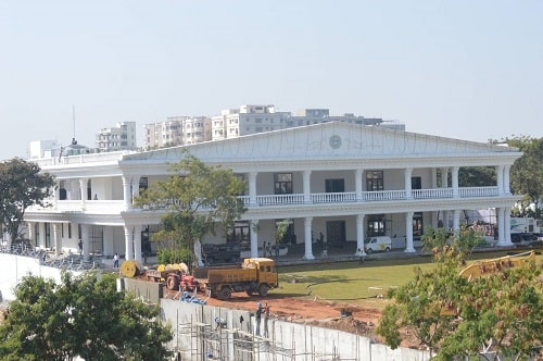 businessmancreatescommotionatpragathibhavan