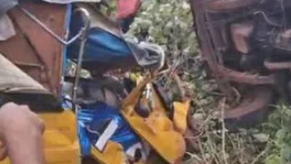 Auto driver, wife killed in Sangareddy road accident