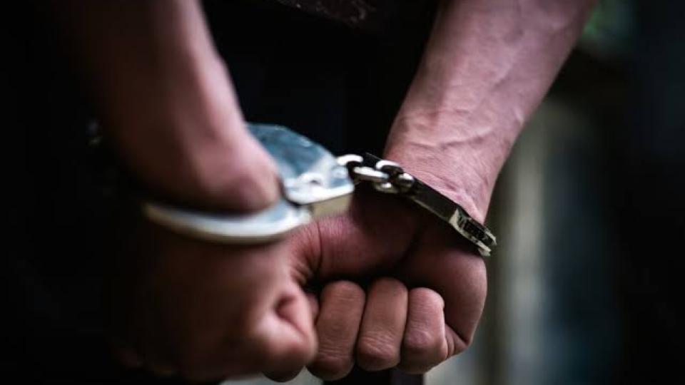 Drug accused caught with hash oil in Narsingi