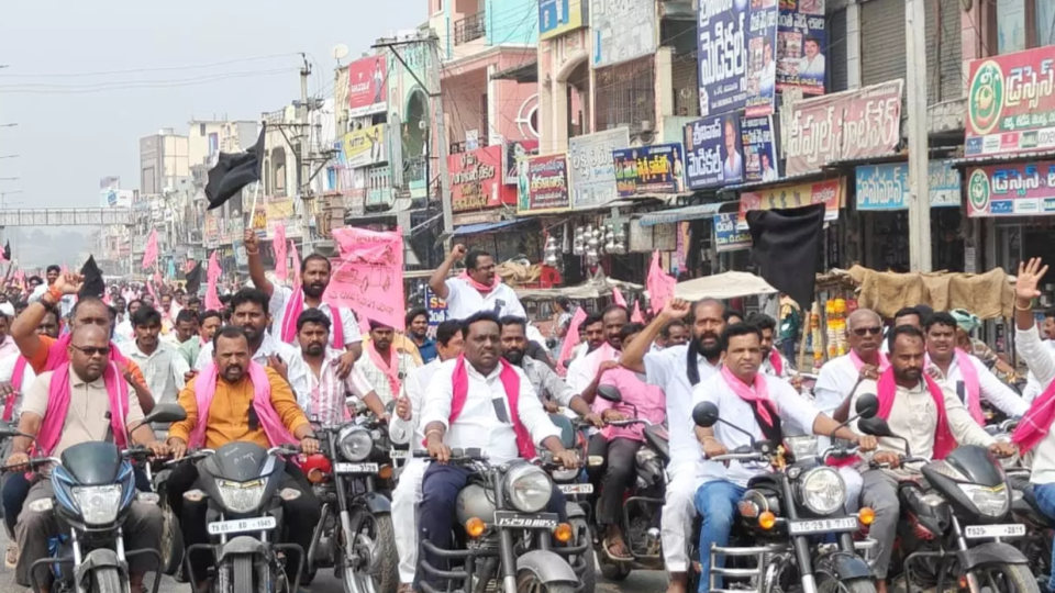 BRS Cadres Protest across Telangana over SIT Notice to KCR