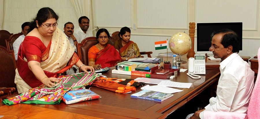 telanganagovttodistributesareesforbathukammafestival
