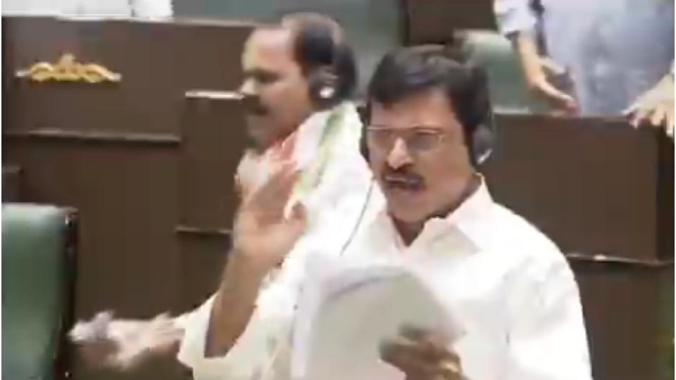 congressmlaaccusedofshowingshoetobrslegislatorintelanganaassembly