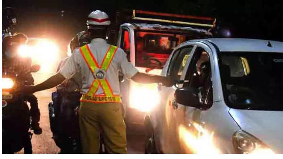 cardriverhitssubinspectorduringdrunkdriveinnizamabad