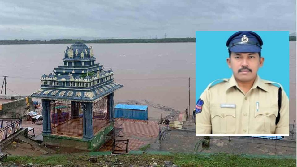 policeconstablejumpsintogodavariatbhadrachalam