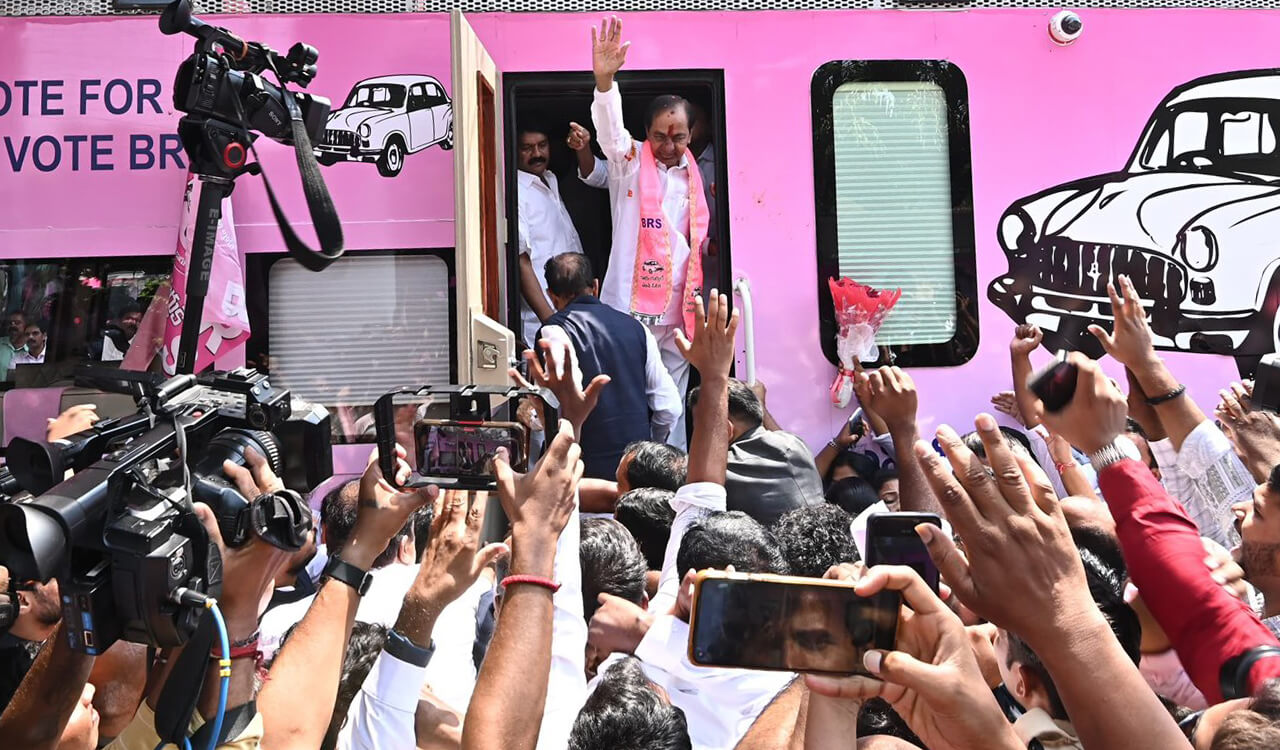 KCR kick-starts 17-day bus tour, gets rousing welcome