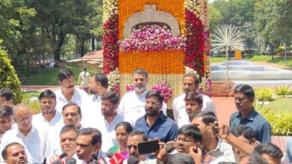 Congress MPs, MLCs head to Siddipet to examine land records