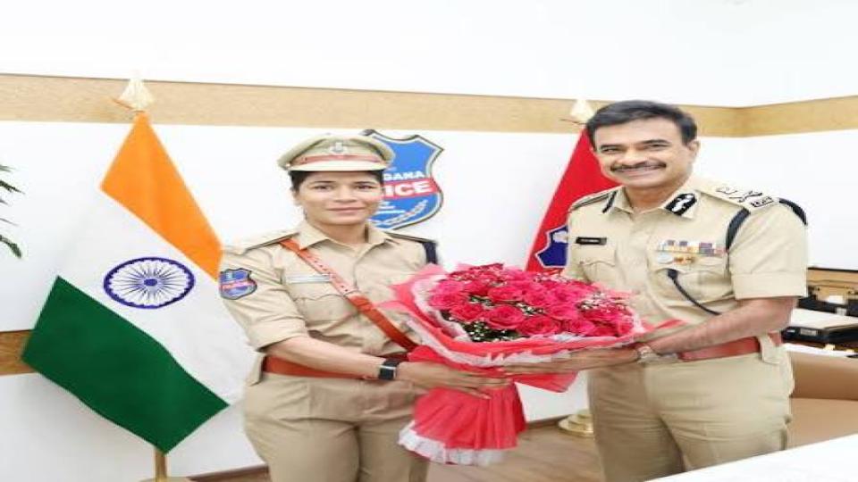 DGP C.V. Anand Praises Boxer Nikhat Zareen 