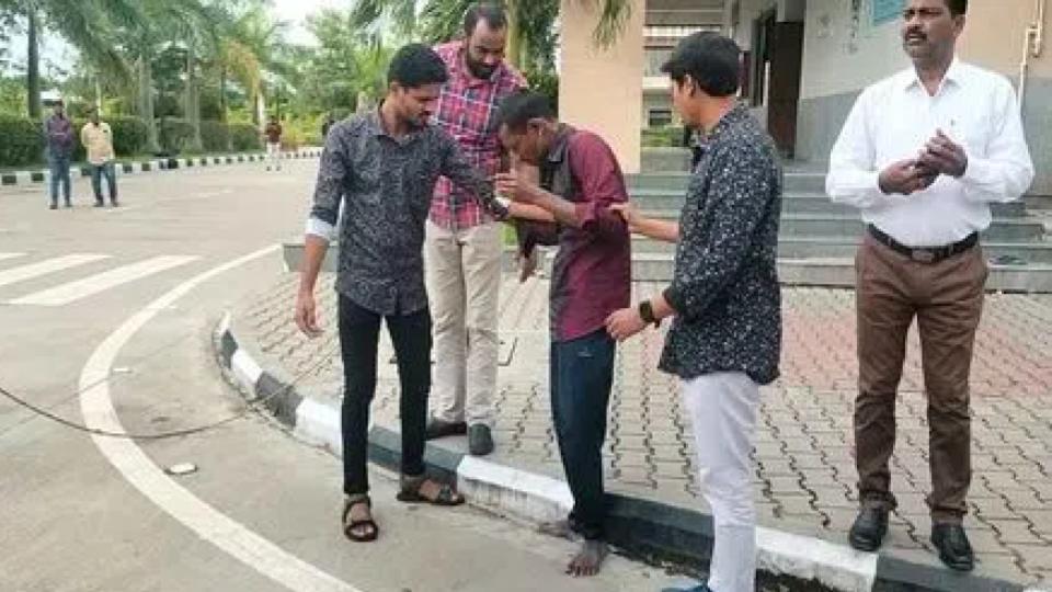 Youngster attempts suicide during Prajavani in Peddapalli