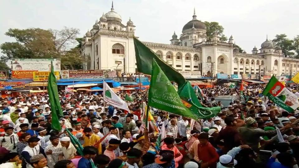 firoveraltercationduringmiladunnabirallyinhyderabad