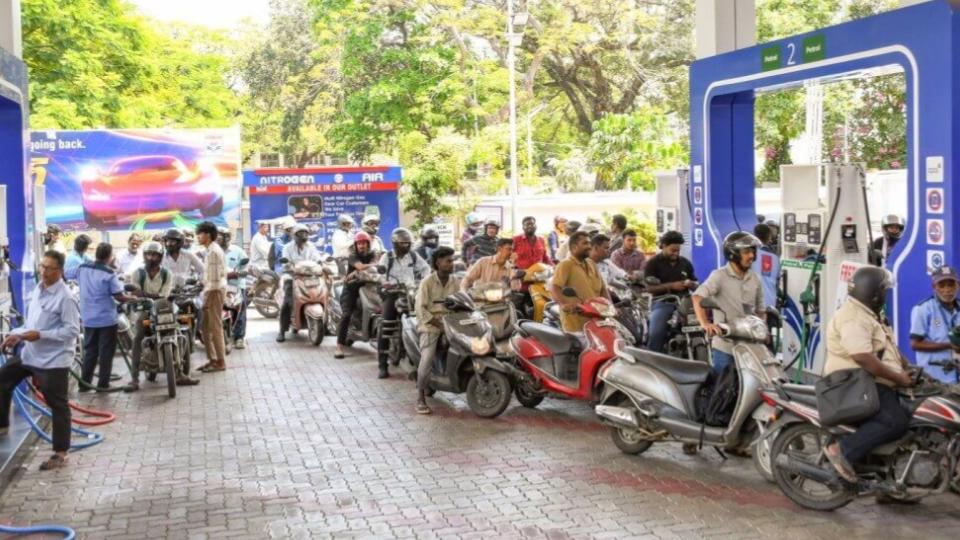 Fuel shortage grip Hyderabad, auto drivers protest LPG crisis