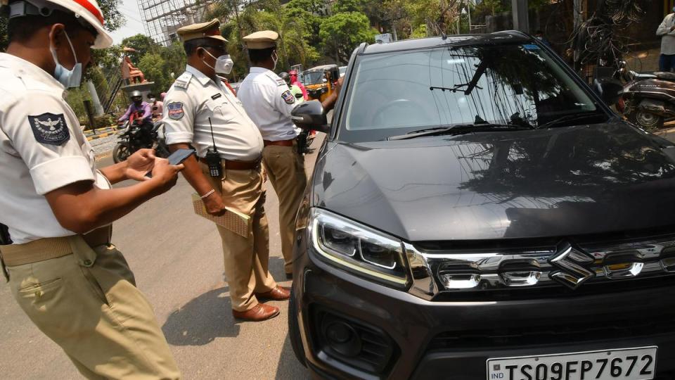 hyderabadtrafficpolicetoconductdriveagainstuseofblackfilms