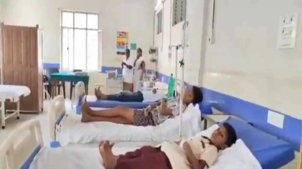 16schoolstudentsfallillaftereatingsambarintelangana