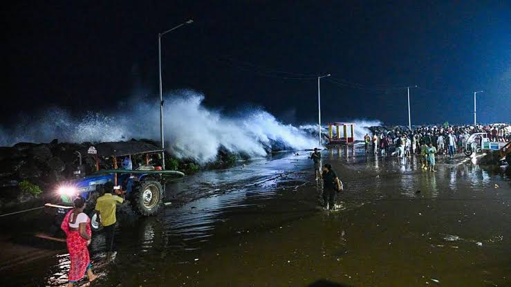 Cyclone Arnab: Light to moderate rain lashes Khammam, Kothagudem, farmers concerned