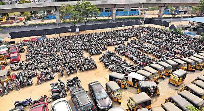 hyderabadpolicereturnover34000seizedbikes