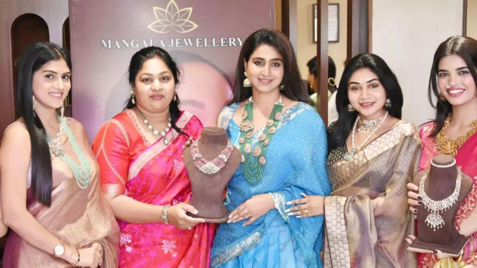 grandlaunchofmangalajewelleryinhyderabadwithcelebrities