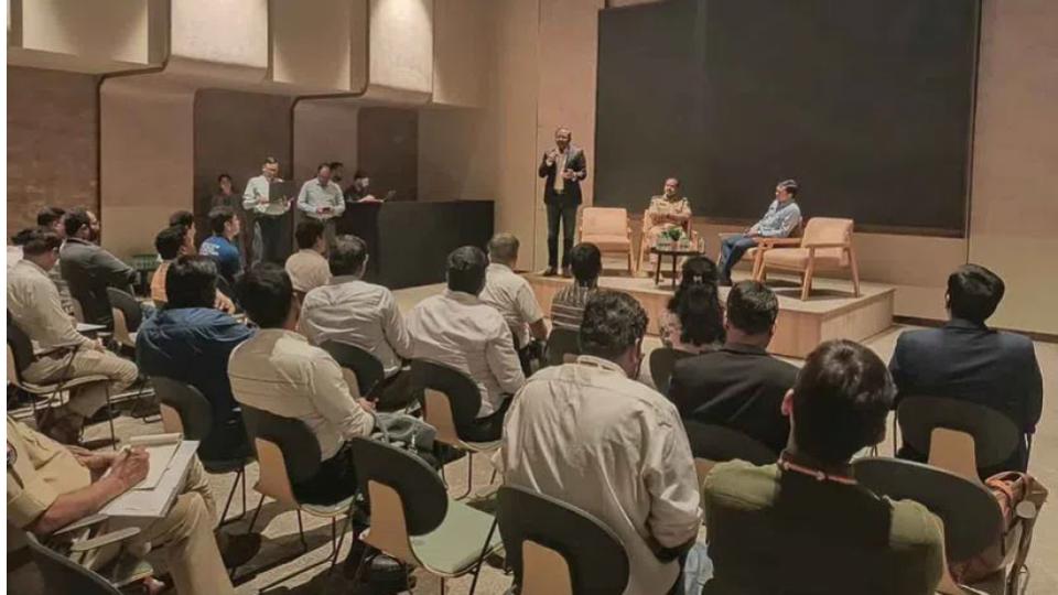 officialsholdmeetingwithitcompaniestotackletrafficinhyderabad