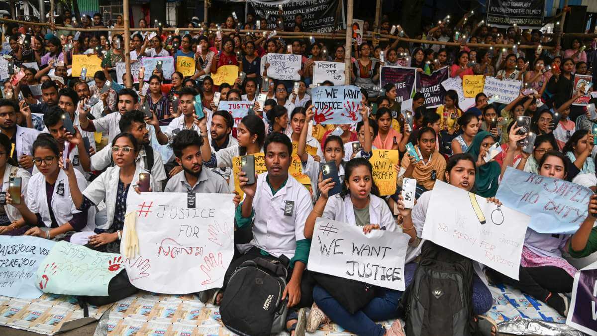 telanganagovtdoctorshealthworkersprotestoverkolkatadoctorrapemurdercase