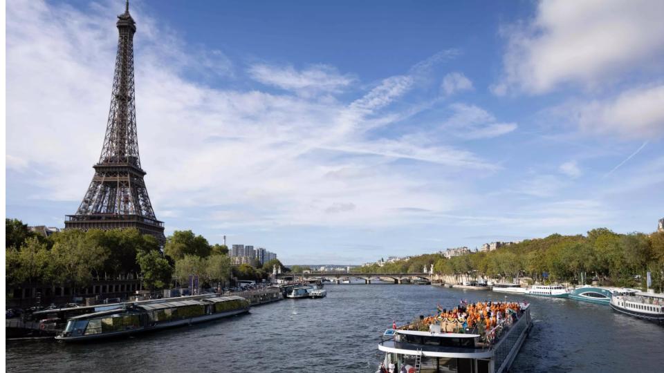 Eiffel Tower Closed in Row over Women Removed for Hindu Group