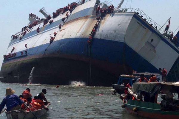 deathtollreachto63ferryaccidentindonesian