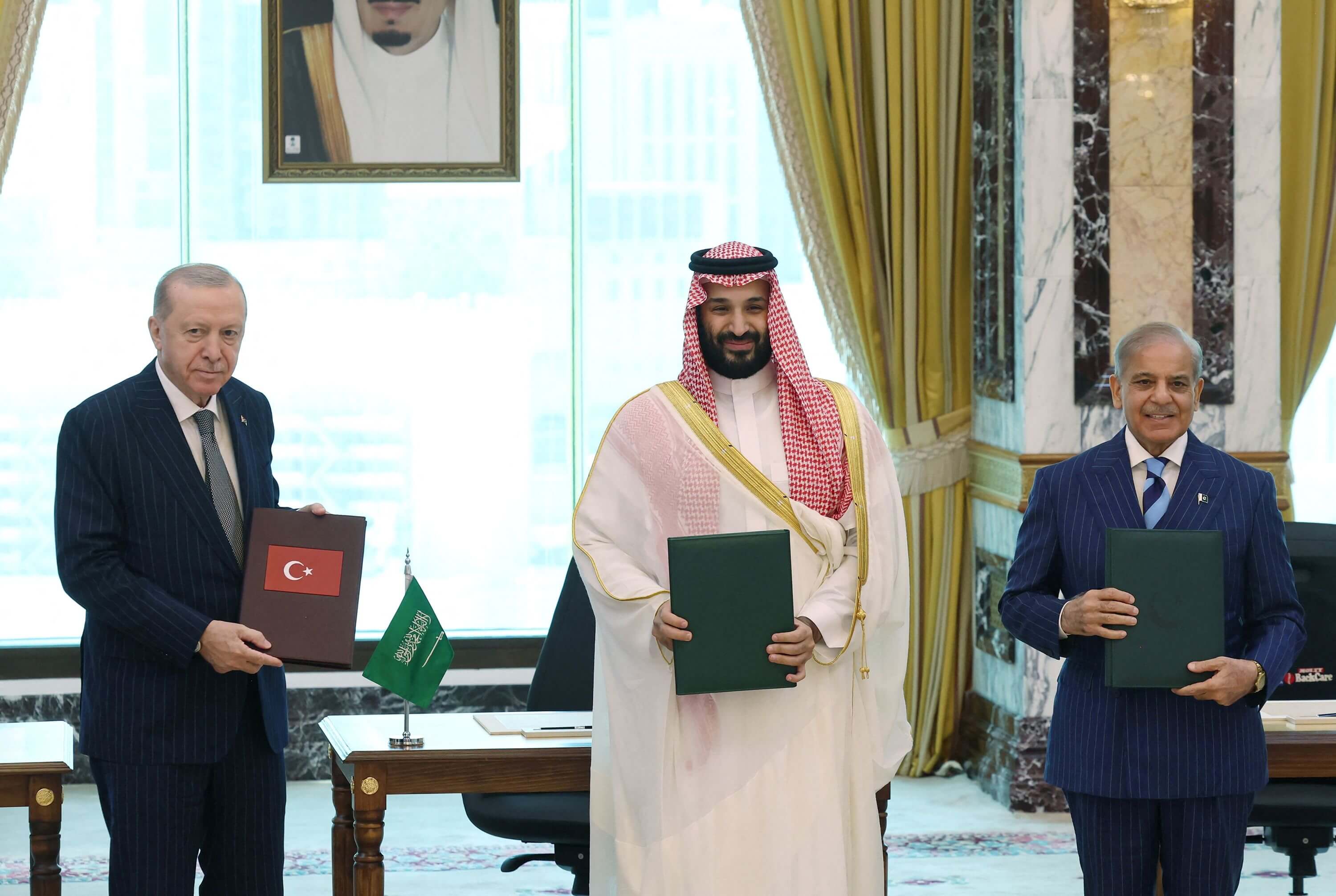 Pakistan, Turkey, Saudi Arabia sign defence pact in Mecca