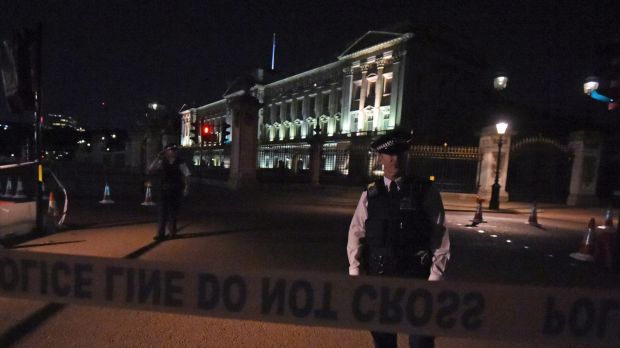 buckinghampalaceinlockdownafterswordattack