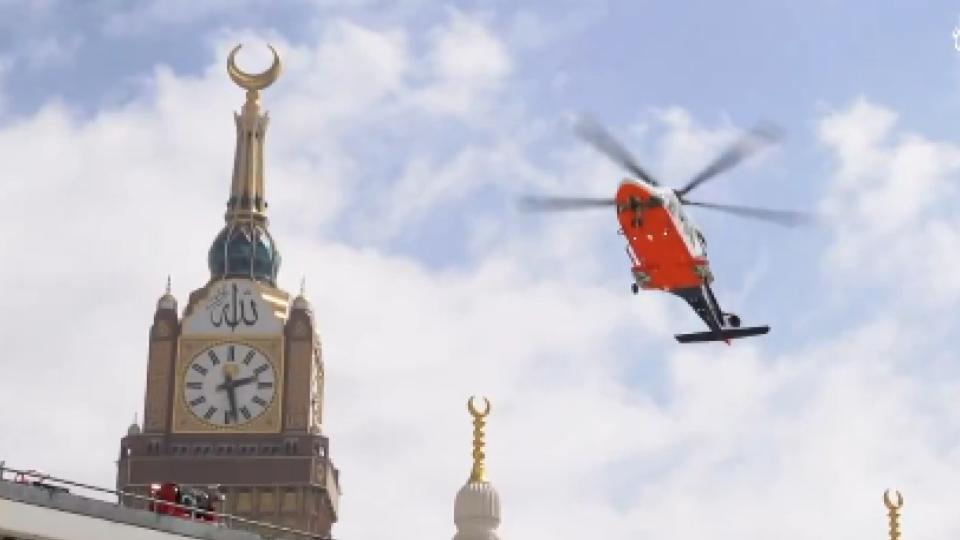 videoofairambulanceconductstestlandingatgrandmosqueinmakkah