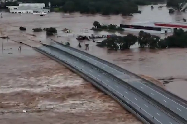 37 People Killed In Deadly Rains & Mudslide In Southern Region Of Brazil